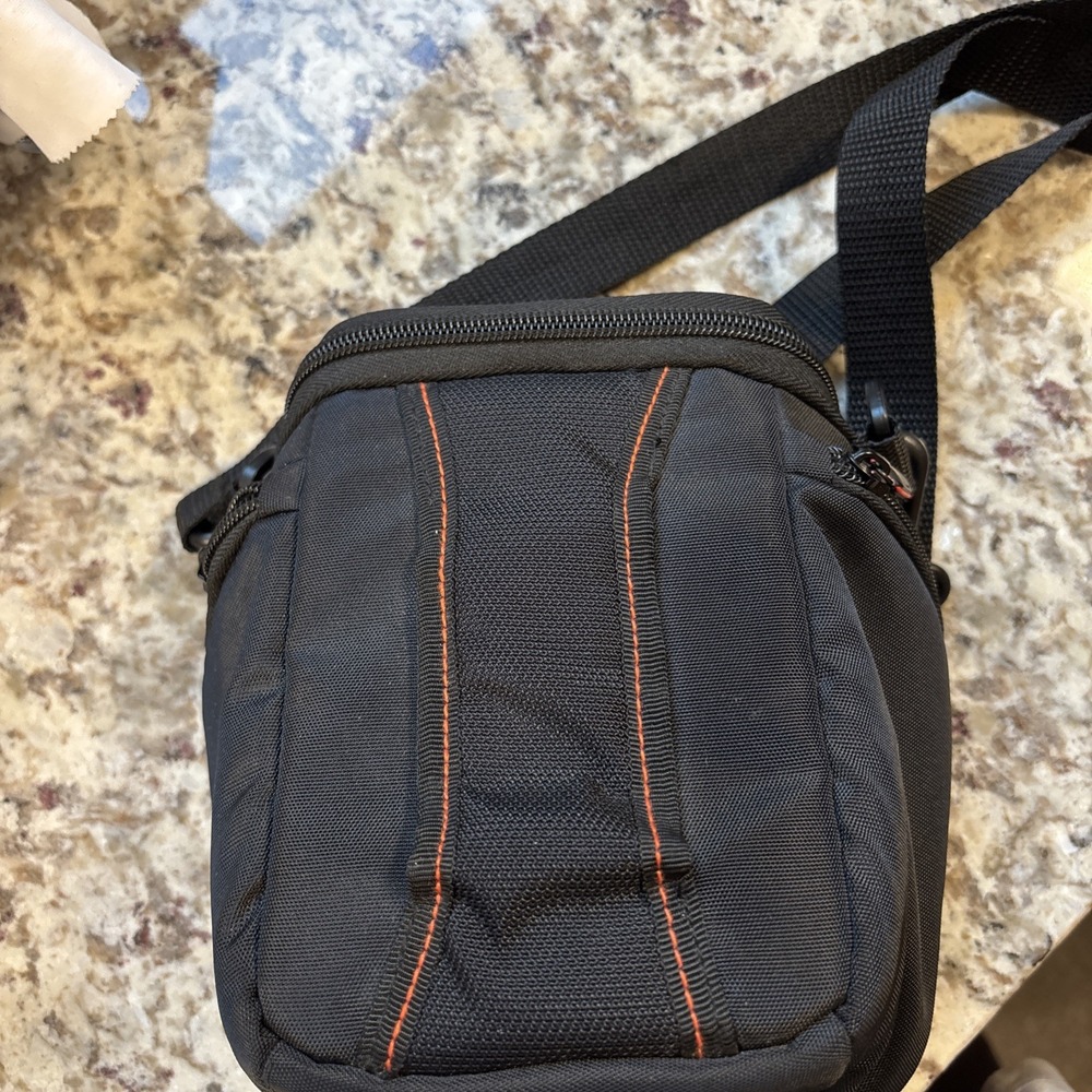 Case Logic Padded Digital Camera Case W/ 3 Zippered Pockets Shoulder Strap - Picture 3 of 8